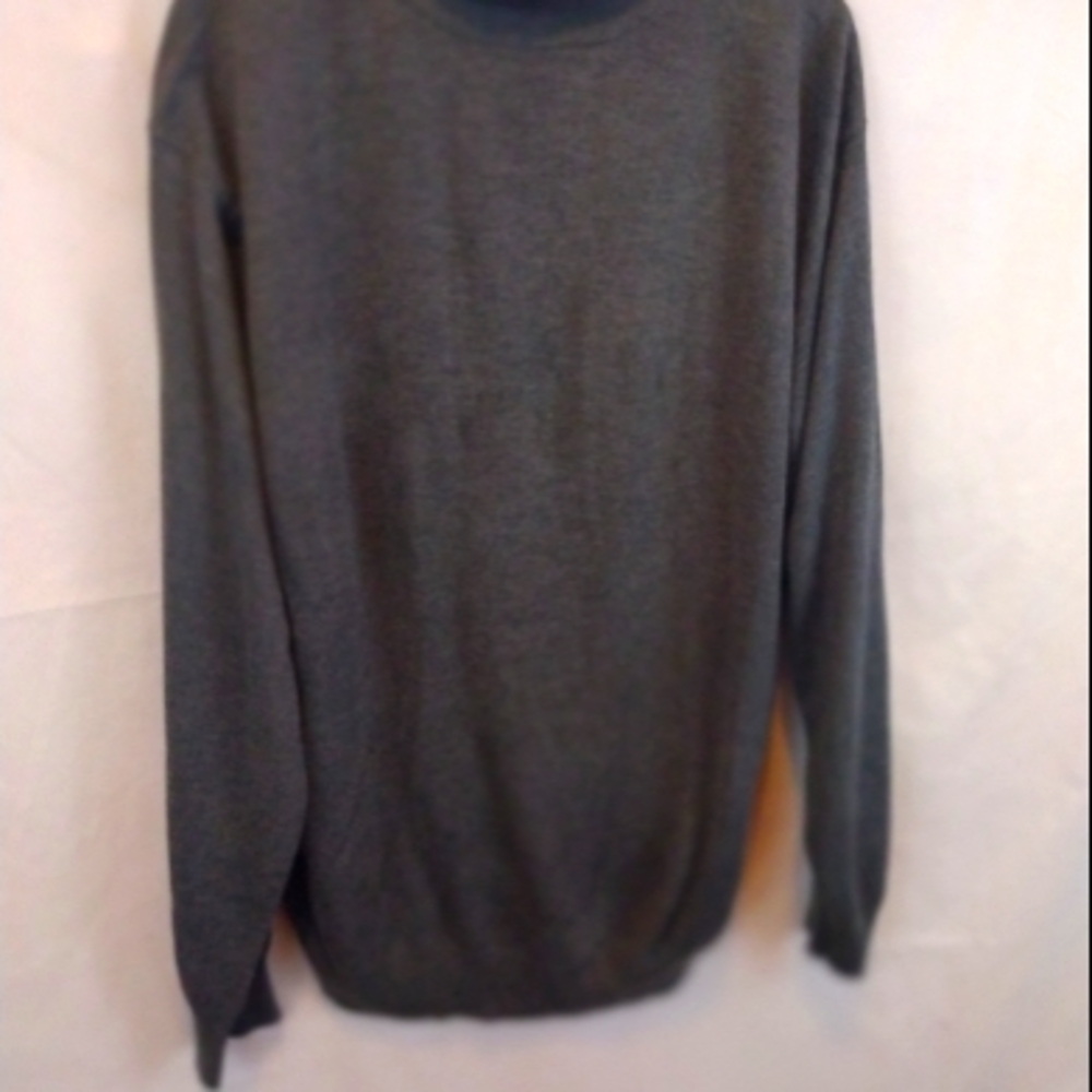A Cut Above(Henri Valdise)Gray Turtleneck Top